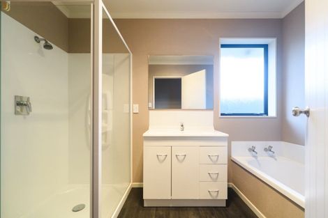 Photo of property in 6 Nevada Way, Kelvin Grove, Palmerston North, 4414