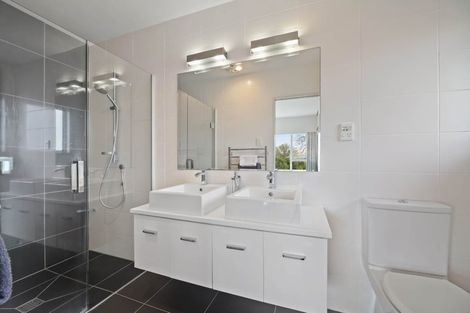 Photo of property in 34 Sunnyhill Crescent, Sunnyhills, Auckland, 2010