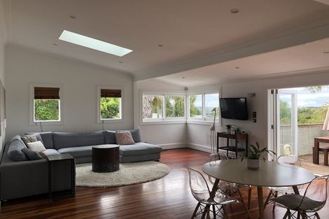 Photo of property in 1/47 Birkdale Road, Birkdale, Auckland, 0626