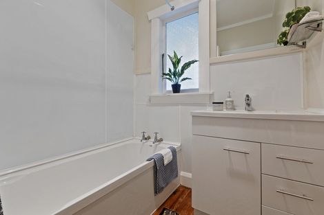 Photo of property in 22 Ngaio Street, Strandon, New Plymouth, 4312