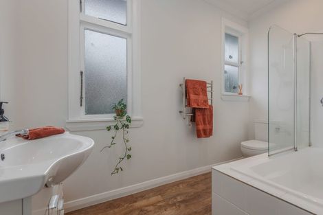 Photo of property in 6 Franklin Avenue, Hokowhitu, Palmerston North, 4410