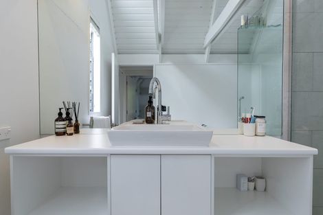 Photo of property in 153 Atkinson Road, Titirangi, Auckland, 0604