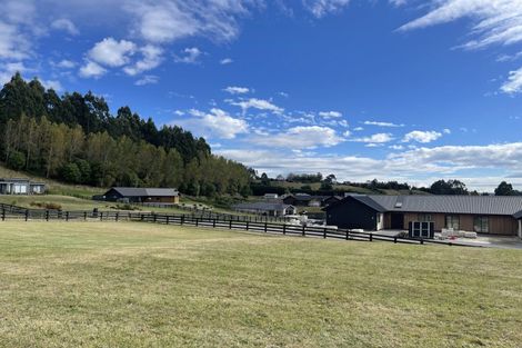 Photo of property in 17 Lochinvar Lane, Acacia Bay, 3385