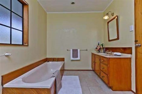 Photo of property in 296 Paremoremo Road, Paremoremo, Auckland, 0632