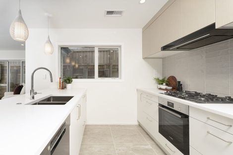 Photo of property in 1 Pine Hill Rise, Glenside, Wellington, 6037