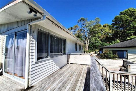 Photo of property in 28 Easton Park Parade, Glenfield, Auckland, 0629