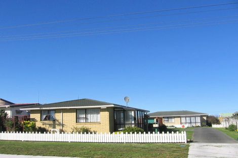 Photo of property in 10 Queen Street, Foxton Beach, Foxton, 4815