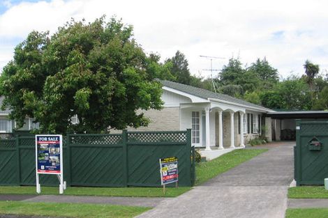 Photo of property in 22 Beechdale Crescent, Pakuranga Heights, Auckland, 2010