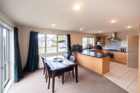 Photo of property in 52 Erlestoke Crescent, Churton Park, Wellington, 6037