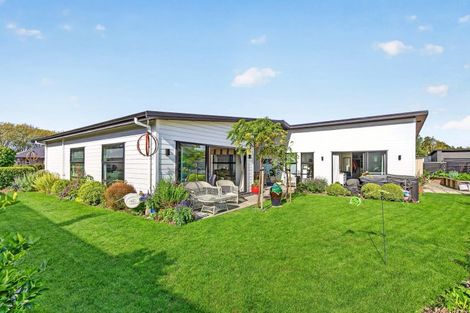 Photo of property in 5 James Kidd Place, Greytown, 5712