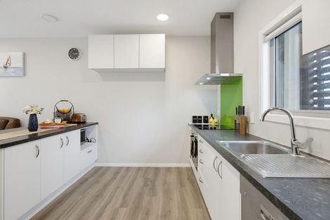 Photo of property in 25 Batchelor Street, Newlands, Wellington, 6037