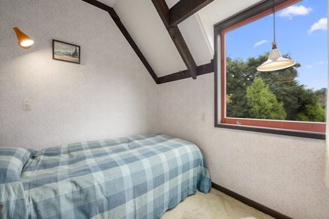 Photo of property in 74 Blue Mountains Road, Pinehaven, Upper Hutt, 5019