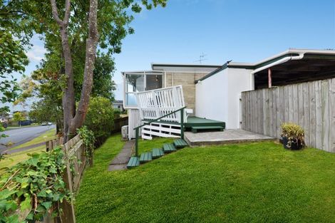 Photo of property in 1/1 Flagstaff Place, Massey, Auckland, 0614