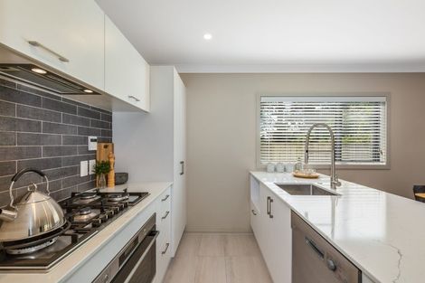 Photo of property in 45 Brindle Way, Newlands, Wellington, 6037