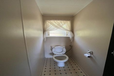 Photo of property in 3 Blandford Way, Newlands, Wellington, 6037