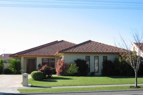 Photo of property in 16 Arataki Road, Havelock North, 4130