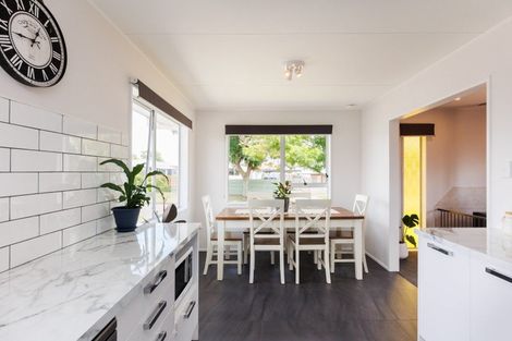 Photo of property in 3 Forbes Place, Kelvin Grove, Palmerston North, 4414