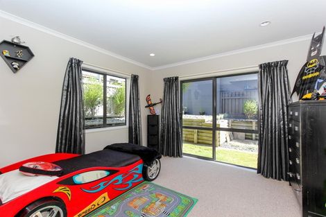 Photo of property in 13 Sandel Rise, Merrilands, New Plymouth, 4312