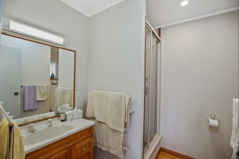 Photo of property in 213 Heatherlea Road East, Levin, 5571