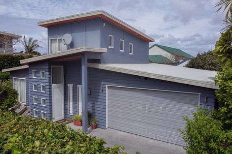 Photo of property in 13a Graham Avenue, Te Atatu Peninsula, Auckland, 0610