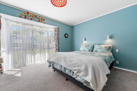 Photo of property in 2/30 Lagoon Way, West Harbour, Auckland, 0618