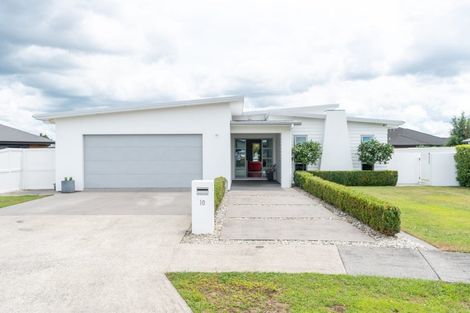 Photo of property in 10 Whistler Close, Rototuna North, Hamilton, 3210
