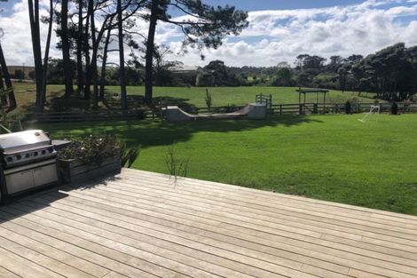 Photo of property in 220 Waitakere Road, Taupaki, Henderson, 0782