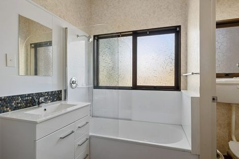 Photo of property in 8 Julian Place, Westown, New Plymouth, 4310