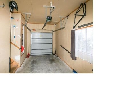 Photo of property in 4 Forbes Lane, Newlands, Wellington, 6037