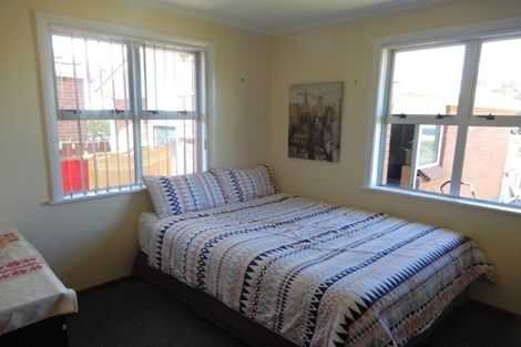 Photo of property in 2 Robbins Crescent, Hawera, 4610