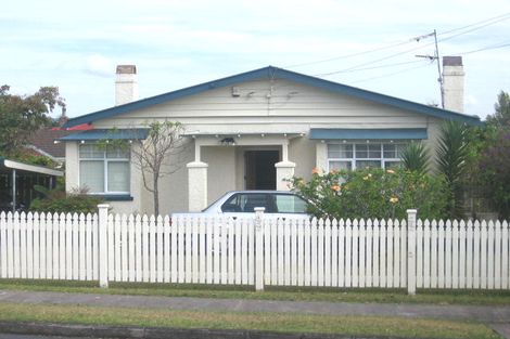 Photo of property in 82 Lynwood Road, New Lynn, Auckland, 0600