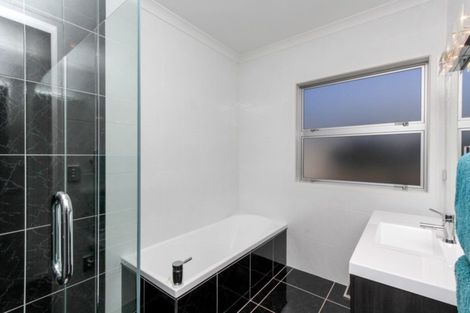 Photo of property in 20 Mangorei Road, Strandon, New Plymouth, 4312
