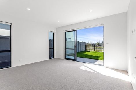 Photo of property in 32 Viridian Avenue, Rosehill, Papakura, 2113