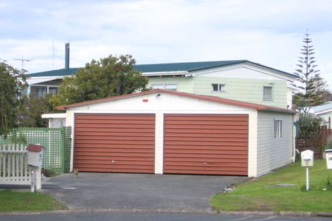 Photo of property in 21 Ngatira Place, Snells Beach, 0920