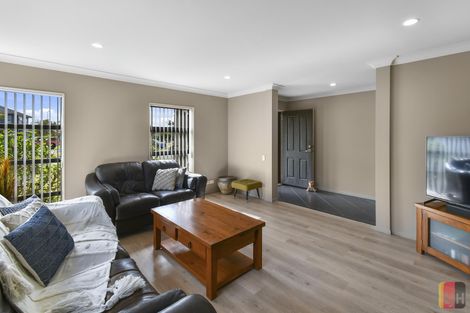 Photo of property in 13 Girvan Terrace, Wattle Downs, Auckland, 2103