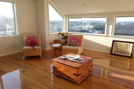 Photo of property in 19 Leburn Crescent, Flat Bush, Auckland, 2016