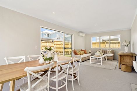 Photo of property in 13 Kukuwai Avenue, Red Beach, 0932