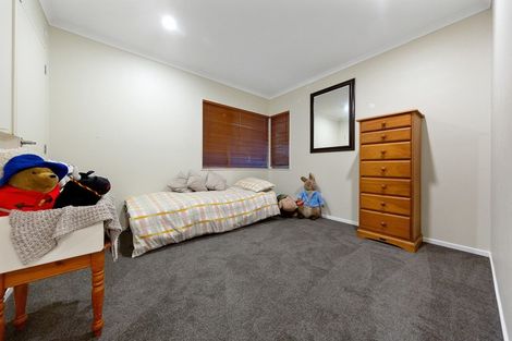 Photo of property in 13 Lilybank Crescent, East Tamaki, Auckland, 2013