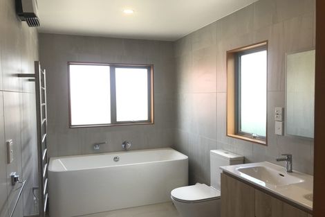 Photo of property in 3/2 East Coast Road, Milford, Auckland, 0620