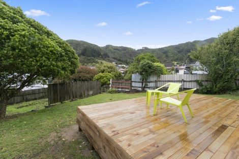 Photo of property in 35 Lees Grove, Wainuiomata, Lower Hutt, 5014