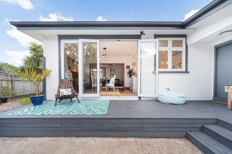 Photo of property in 105b Pahiatua Street, Hokowhitu, Palmerston North, 4410