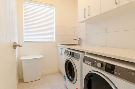 Photo of property in 15 Kuinga Street, Wainui, 0932