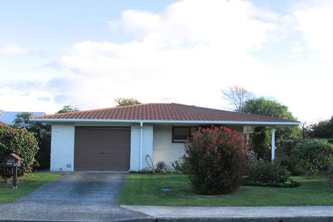 Photo of property in 16 Fleetwood Grove, Waikanae, 5036
