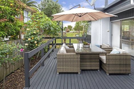 Photo of property in 149 Bradbury Road, Botany Downs, Auckland, 2010