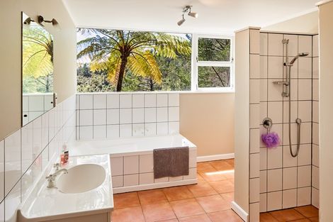 Photo of property in 570 Stokes Valley Road, Stokes Valley, Lower Hutt, 5019