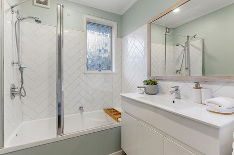 Photo of property in 78 Eskdale Road, Birkdale, Auckland, 0626