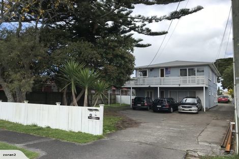Photo of property in 14 Yeovil Road, Te Atatu Peninsula, Auckland, 0610