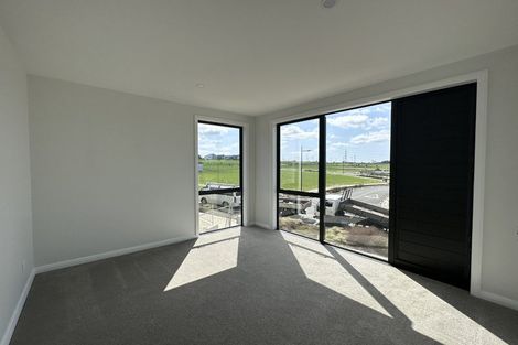 Photo of property in 3 Seagreen Avenue, Rosehill, Papakura, 2113