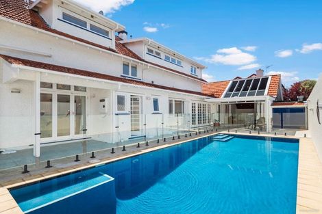 Photo of property in 108 Kitchener Road, Milford, Auckland, 0620