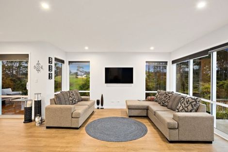 Photo of property in 2 Nikau Way, Riverhead, 0820